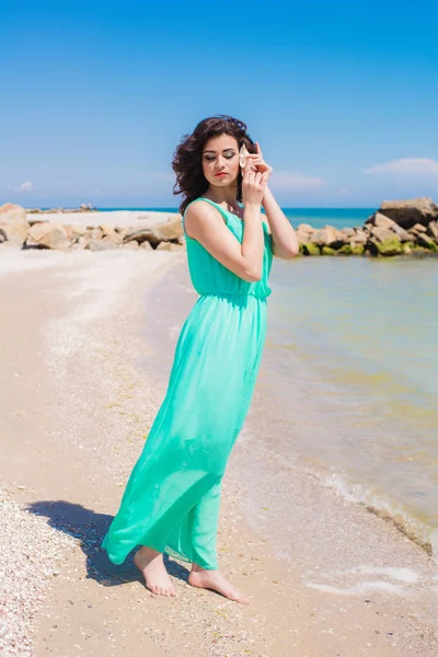 Young girl on summer beach with shell — Stock Photo, Image