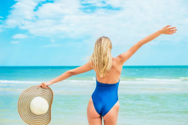 Beautiful Young Girl Blond Hair Blue Swimsuit Hat Relax Beach — Stock Photo, Image