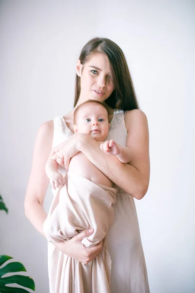 Famiglia Bambino Genitorialità Concetto Felice Sorridente Giovane Madre Con Bambino — Foto Stock