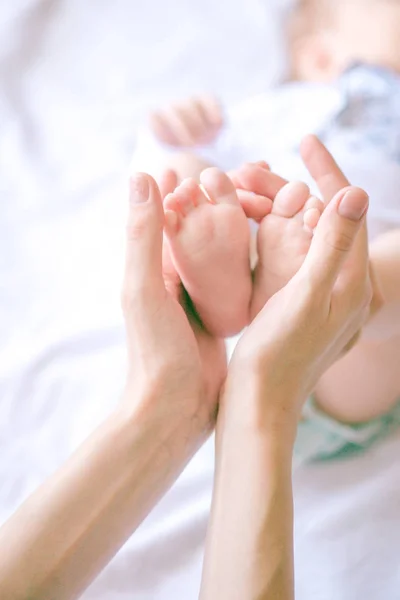 Children Feet Hands Mother Father Mother Father Child Happy Family — Stock Photo, Image