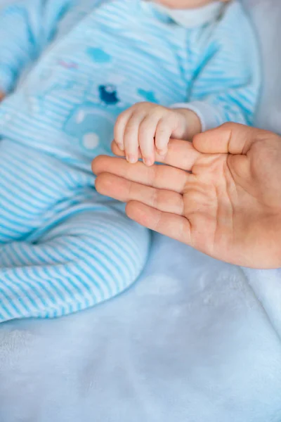 Mother Hand Holds Cute Little Baby Her Hand Home Bed — Stock Photo, Image