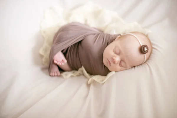 Sleeping Newborn Baby Wrap Brown Blanket Bed — Stock Photo, Image