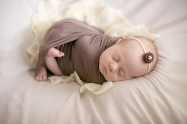 Sleeping Newborn Baby Wrap Brown Blanket Bed — Stock Photo, Image