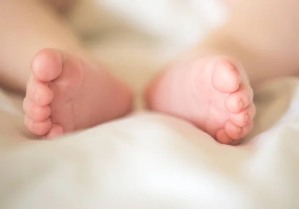 Kleiner Fuß Des Neugeborenen Babys — Stockfoto