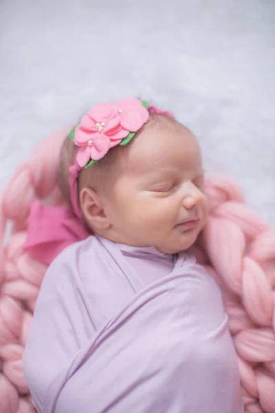 Niña Perfecta Recién Nacida Manta Rosa Con Vestidor Rosa Con — Foto de Stock