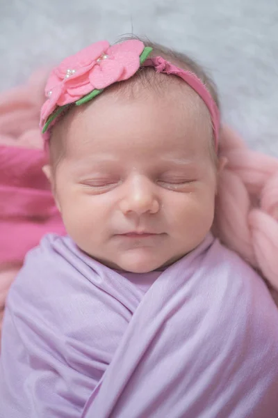 Perfecte Pasgeboren Baby Meisje Roze Deken Met Roze Dressing Met — Stockfoto