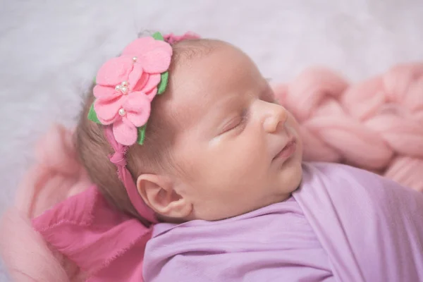 Niña Perfecta Recién Nacida Manta Rosa Con Vestidor Rosa Con — Foto de Stock