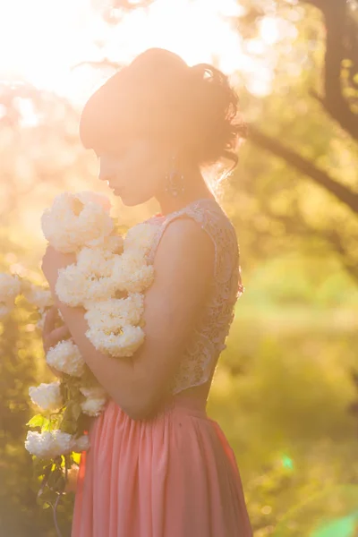 Attractive Young Girl Long Dress White Flowers Her Hands Summer — Stock Photo, Image