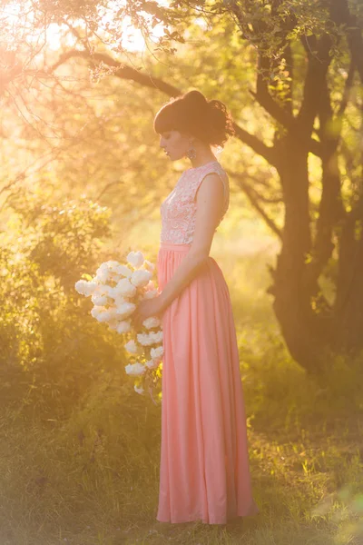 Attractive Young Girl Long Dress White Flowers Her Hands Summer — Stock Photo, Image