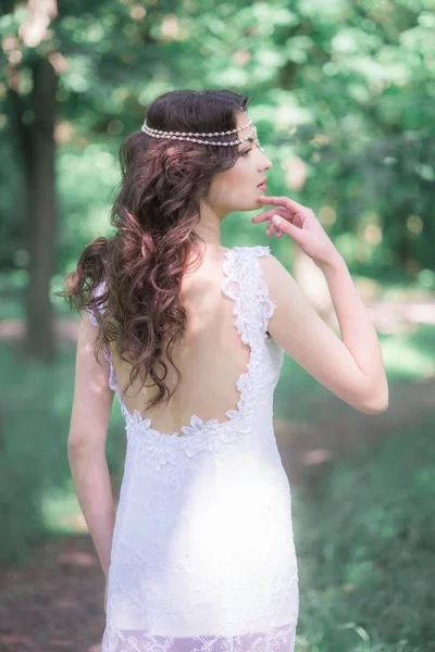 Attractive Young Girl Long White Dress Beautiful Hairstyle Summer Park — Stock Photo, Image