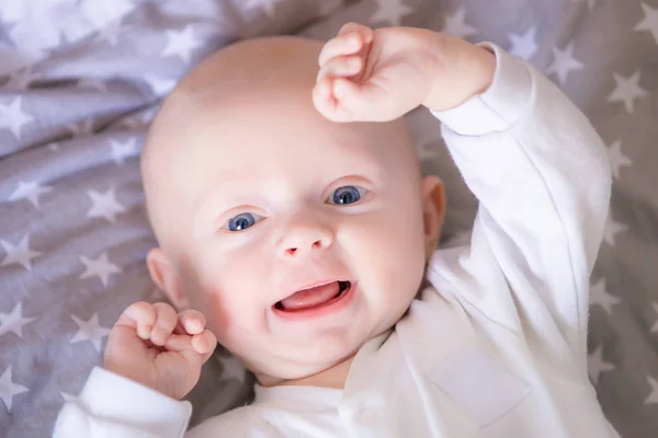 Adorable Bebé Dormitorio Blanco Soleado Mañana Invierno Niño Recién Nacido — Foto de Stock