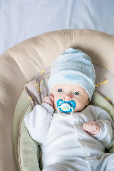 Neugeborenes Entspannt Sich Bett Kinderkrippe Textilien Und Bettwäsche Für Kinder — Stockfoto