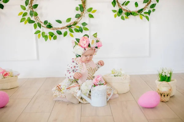 Cute Little Girl Dress Flower Print Hat Flowers Easter Decorations — Stock Photo, Image