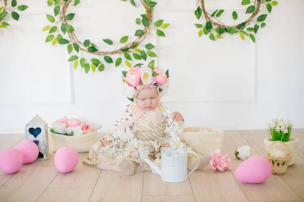 Cute Little Girl Dress Flower Print Hat Flowers Easter Decorations — Stock Photo, Image