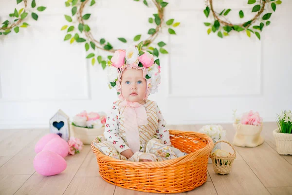 Cute Little Girl Dress Flower Print Hat Flowers Easter Decorations — Stock Photo, Image