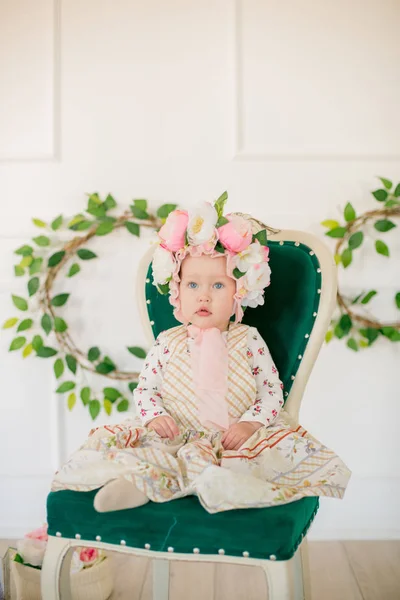 Cute Little Girl Dress Flower Print Hat Flowers Easter Decorations — Stock Photo, Image