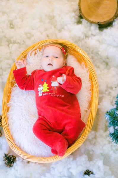 Mignon Bébé Nouveau Dans Costume Noël Dans Panier Bois Dans — Photo