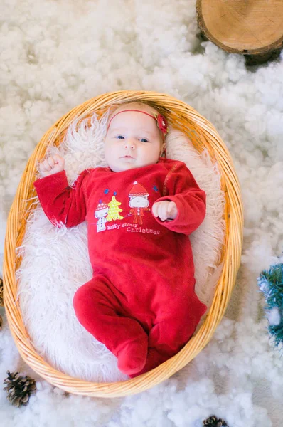 Mignon Bébé Nouveau Dans Costume Noël Dans Panier Bois Dans — Photo