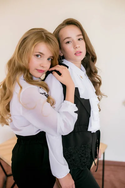 Two Cute Girls Schoolgirls Long Curly Hair Fashionable School Clothes — Stock Photo, Image