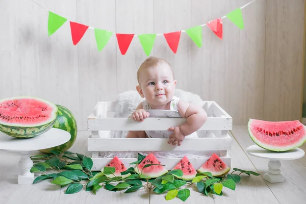 Bambino Carino Uno Sfondo Leggero Con Angurie Foto Bambino Con — Foto Stock