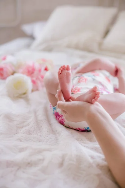 Mom Hands Holding Little Cute Legs Newborn Daughter Home White — Stock Photo, Image