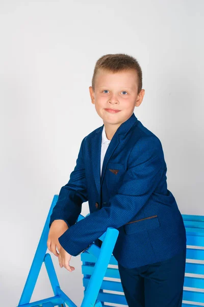 Jongen School Jongen Modieuze School Kleding Met Een Schooltas Een — Stockfoto