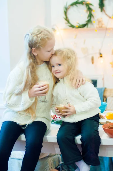 Two Cute Little Sisters Girls Blond Curly Hair Christmas Table — Stock Photo, Image
