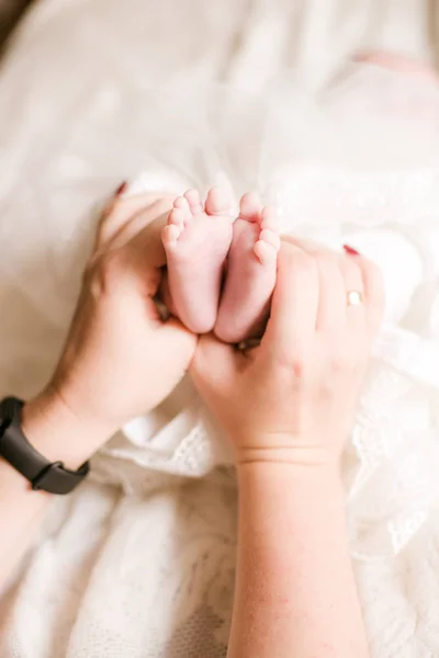 Mom Father Hands Holding Little Cute Legs Newborn Baby Home — Stock Photo, Image