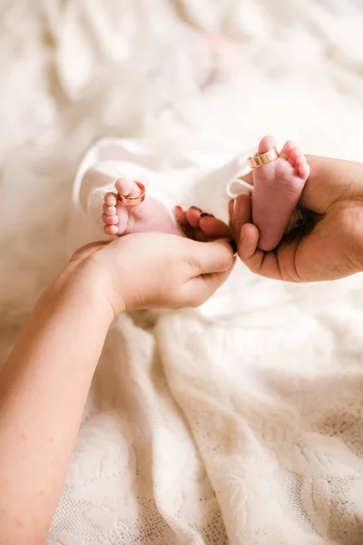 Mom Father Hands Holding Little Cute Legs Newborn Baby Home — Stock Photo, Image