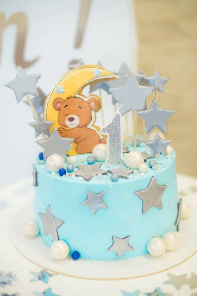 Праздничный Торт Малыша Первый День Рождения Голубого Цвета Украшенный Звездами — стоковое фото