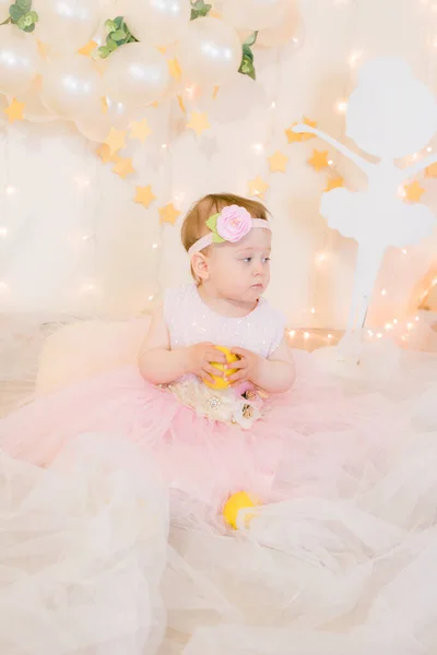 Cute Little Girl Pink Princess Dress Flower Her Hair Plays — Stock Photo, Image