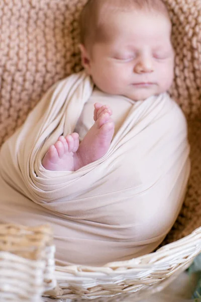 Cute Little Baby Lies Wicker Basket Beige Knitted Blanket Summer — Stock Photo, Image