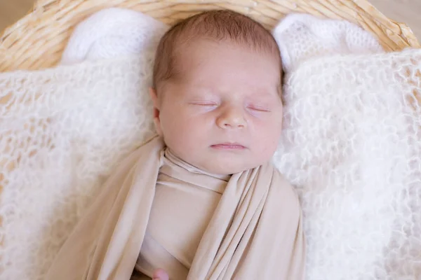 Cute Little Baby Lies Wicker Basket Beige Knitted Blanket Summer — Stock Photo, Image