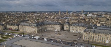 Bordeaux, Fransa, dron tarafından filme bağlantı noktasından hareket üzerinde olds Gables havadan görünümü