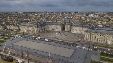 Bordeaux, Fransa, dron tarafından filme bağlantı noktasından hareket üzerinde olds Gables havadan görünümü