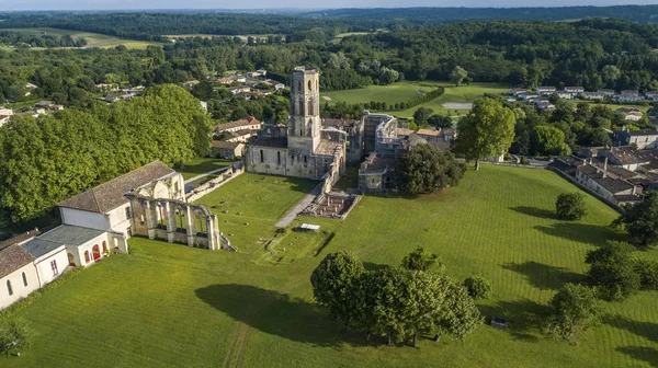 Hava manzaralı Abbey de la Sauve-Majeure, Santiago de Compostela güzergahı, Gironde, Fransa, UNESCO