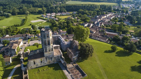 Hava manzaralı Abbey de la Sauve-Majeure, Santiago de Compostela güzergahı, Gironde, Fransa, UNESCO
