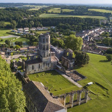 Hava manzaralı Abbey de la Sauve-Majeure, Santiago de Compostela güzergahı, Gironde, Fransa, UNESCO