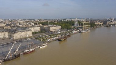 Bordeaux, Fransa, dron tarafından filme bağlantı noktasından hareket üzerinde olds Gables havadan görünümü