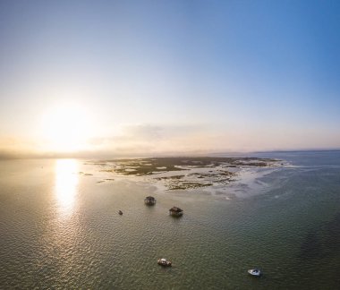 Balıkçılar evler Bassin Arcachon, Cabanes Tchanquees, havadan görünümü, Fransa, Avrupa