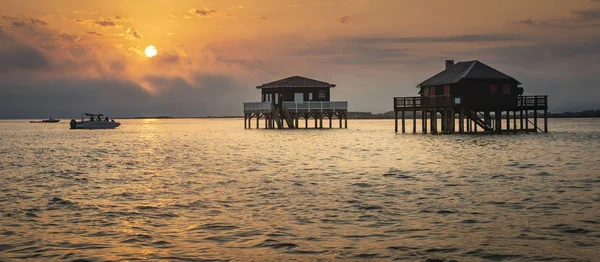 Balıkçılar evler Bassin Arcachon, Cabanes Tchanquees, havadan görünümü, Fransa, Avrupa