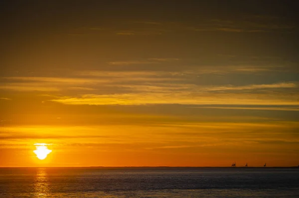 Large Orange Sunset Massive Sun Sets Horizon Ocean — Stock Photo, Image