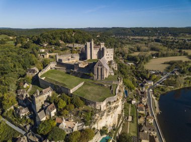 Beynac Şatosu, Beynac-et-Cazenac köyü, Dordogne Nehri, Perigord, Dordogne, Fransa
