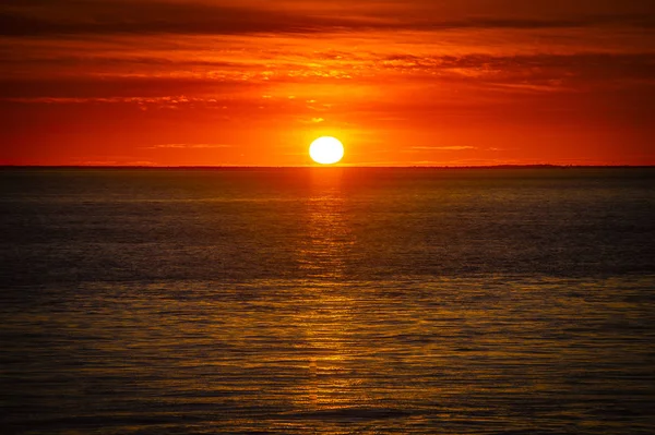 Large Orange Sunset Massive Sun Sets Horizon Ocean — Stock Photo, Image