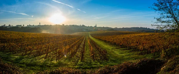 Günbatımı manzara ve smog bordeaux ÜRETIM, Gironde, Fransa, Avrupa içinde