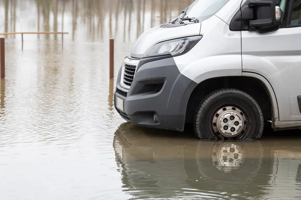 LANGOIRAN, FLOODING OF THE LANGOIRAN QUAYS, RISE OF WATERS FROM THE GARONNE RIVER, MARCH 2020, OVERFLOW OF PITS — Foto de Stock