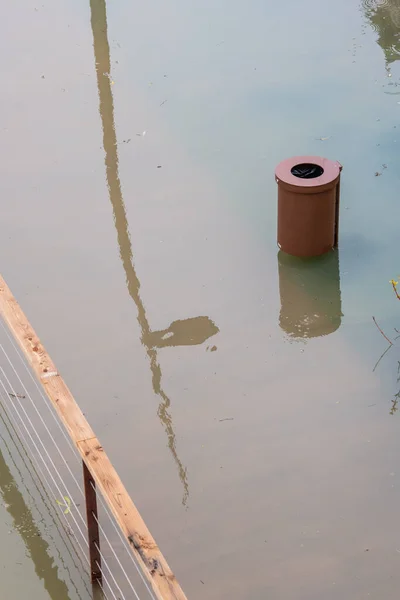 LANGOIRAN, FLOODING OF THE LANGOIRAN QUAYS, RISE OF WATERS FROM THE GARONNE RIVER, MARCH 2020, OVERFLOW OF PITS — Foto de Stock