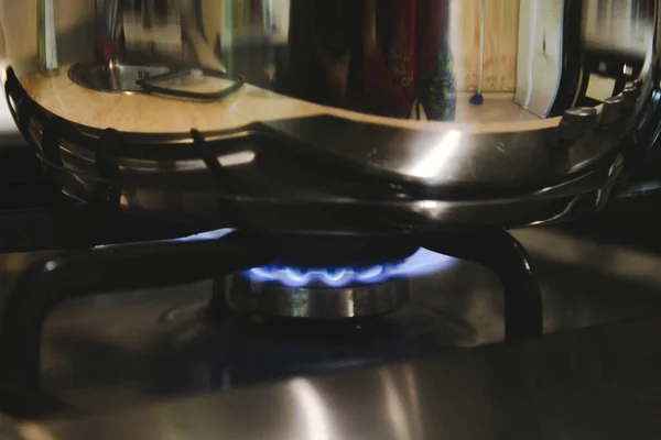 Metal Pan Stands Stove Gas Burns Blue Flame — Stock Photo, Image