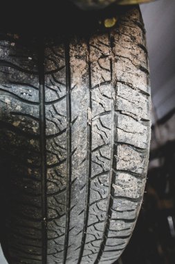 Araba yaz lastiği yakın plan.