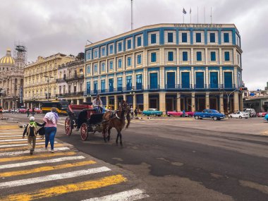 Havana, Küba, Şubat 2020: Neptuno ve Marty Sokak kavşağı
